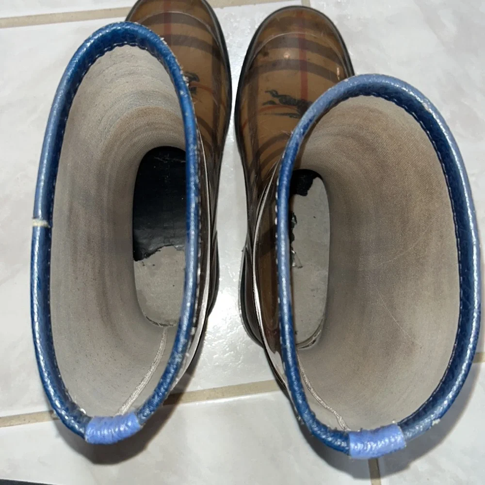 Burberry rain boots - Picture 10 of 10